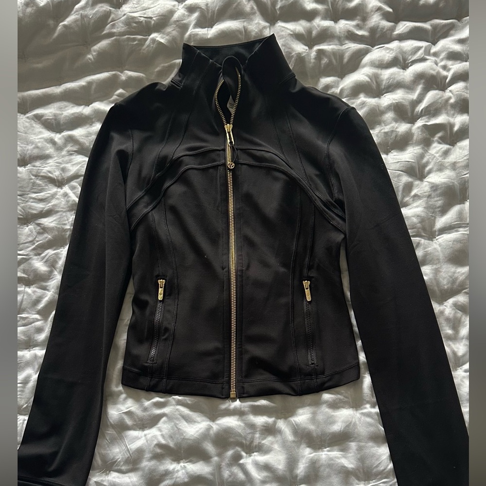 EUC Lululemon Define Cropped Nulu Jacket